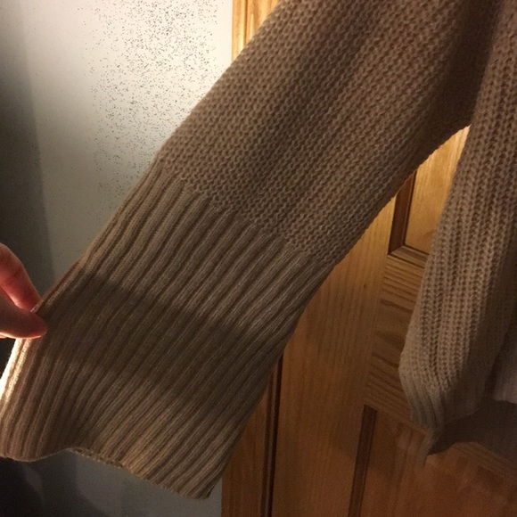 ***SOMEONE MAKE AN OFFER*** Fashion Nova sweater - Picture 3 of 3